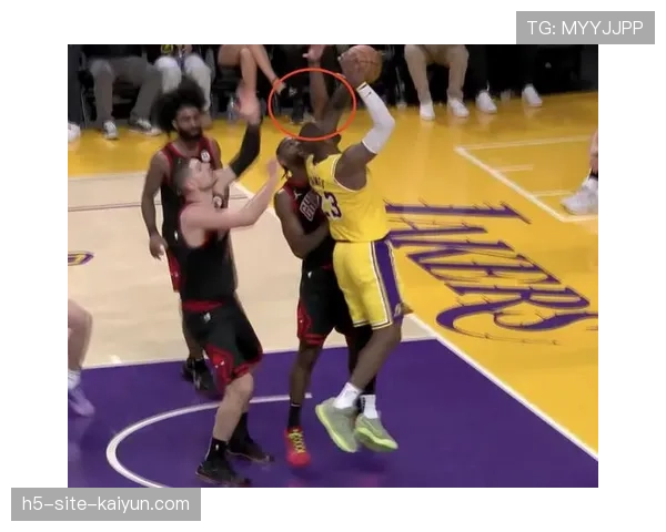 里夫斯抗议漏吹反吃技术犯规 拍手动作被认定不敬遭处罚引困惑